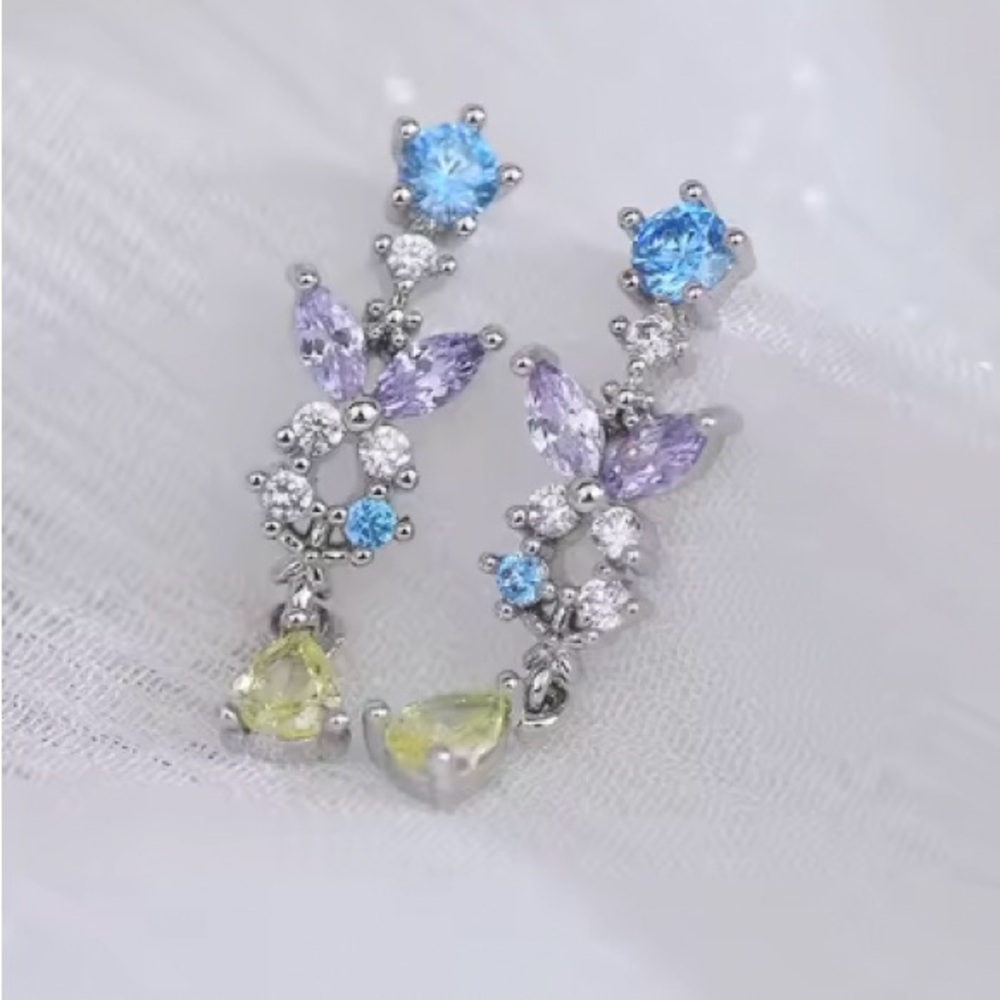 Silver Dainty Butterfly and flower short dangle earrings NEW